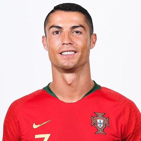 Cristiano Ronaldo Team, Cristiano Ronaldo Workout, Cr7 Photos, Real Madrid Game, Real Madrid Club, Pulse Squats, Ronaldo Cristiano, American Football Players, Facts For Kids