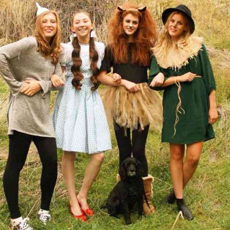 Are you looking for the best matching group Halloween costumes to wear to this year's Halloween party? Get your friends or family together and make something epic. Matching Halloween costumes offer an opportunity to get creative in a way that individual costumes cannot. Check out the best group Halloween costumes ideas for 2018! #halloween #halloweencostumes #groupcostume #grouphalloweencostume #matchingcostumes Angel Costumes, Girl Group Halloween Costumes, Best Group Halloween Costumes, Cute Group Halloween Costumes, Matching Halloween Costumes, Bff Halloween Costumes, Best Friend Halloween Costumes, Holloween Costume, Hallowen Costume