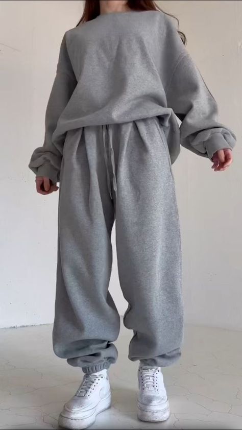 Shoes Outfit Fashion, Baggy Clothes, Everyday Fashion Outfits, Tomboy Style Outfits, Easy Trendy Outfits, Grey Sweatpants, Causual Outfits, Simple Trendy Outfits, Tomboy Fashion