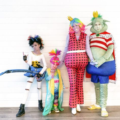 Halloween Costumes Family Of Four, King Gristle, Poppy Halloween Costume, Troll Halloween Costume, Elsa Halloween, Poppy Costume, Queen Barb, Diy Halloween Costume Ideas, Queen Poppy