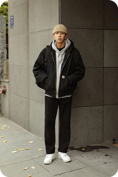 Korean Winter Outfits Street Style, Outfit Inspo Men, Winter Outfits Men Streetwear, Mens Street Style Winter, Winter Outfits Street Style, Korean Winter Outfits, Looks Hip Hop, Outfits Men Streetwear, Throwing Fits