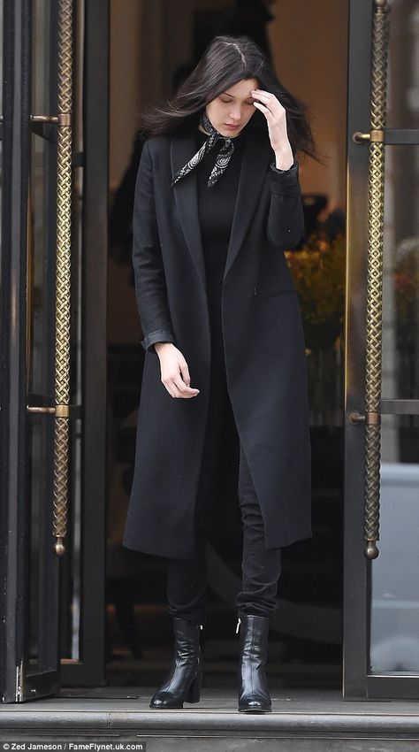 Every day's a catwalk: Bella Hadid, 19, looked super chic in head-to-toe black as she left... How To Have Style, Bella Hadid Street Style, Gothic Chic, Bella Hadid Outfits, Bella Hadid Style, Paris Mode, Hadid Style, Looks Black, All Black Outfit