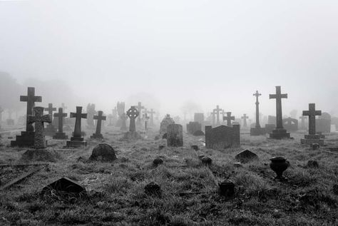 Strange but true: these are the world’s most visited graveyards - http://thebesttravelplaces.com/most-visited-graveyards/ Graveyard Tattoo, Girl Arm Tattoos, Spooky Places, Old Cemeteries, Gothic Aesthetic, Halloween Backgrounds, Dark Photography, Night Aesthetic, Samhain