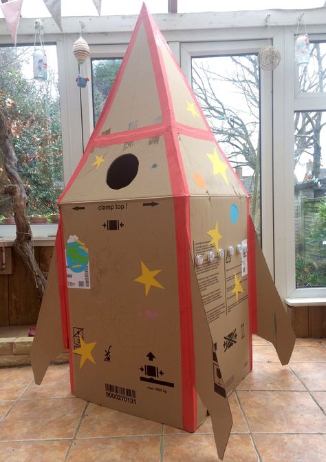 Anyone fancy a trip into Space? Let’s make it happen. All you need is a cardboard box, some creativity and a lot of imagination. And a small person or two! Penguin, my 5 year old, loves Space… Cardboard Rocket Ship, Cardboard Boxes Kids, Cardboard Spaceship, Cardboard Rocket, Large Cardboard Boxes, Space Crafts For Kids, Diy Rocket, Rockets For Kids, Ideas Cumpleaños