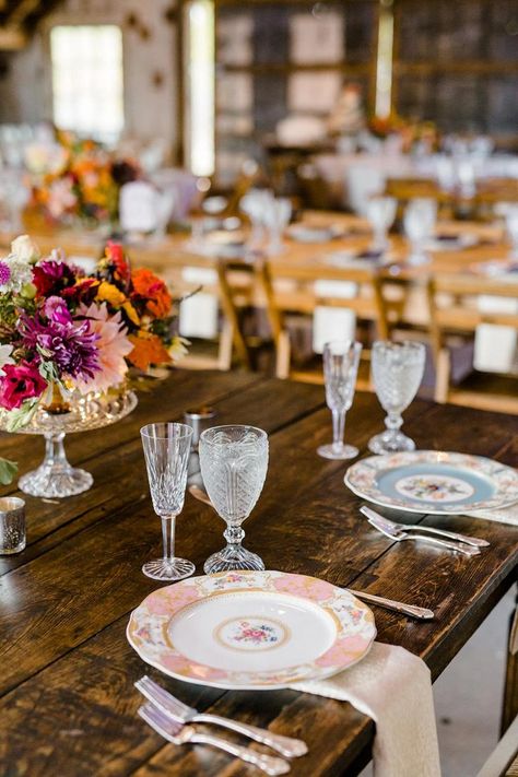 Modern Rustic Barn Wedding Inspiration #barnwedding #wedding #barn #rusticwedding #outdoorwedding #barnweddinginspiration Vintage Wedding Plates Place Settings, Mismatch China Wedding Place Settings, Mismatched Vintage Plates Wedding, Vintage China Wedding Table, Antique Plates Wedding, Vintage Plate Wedding, Vintage China Table Settings, Mixed China Wedding Table Settings, Thrifted Wedding Plates