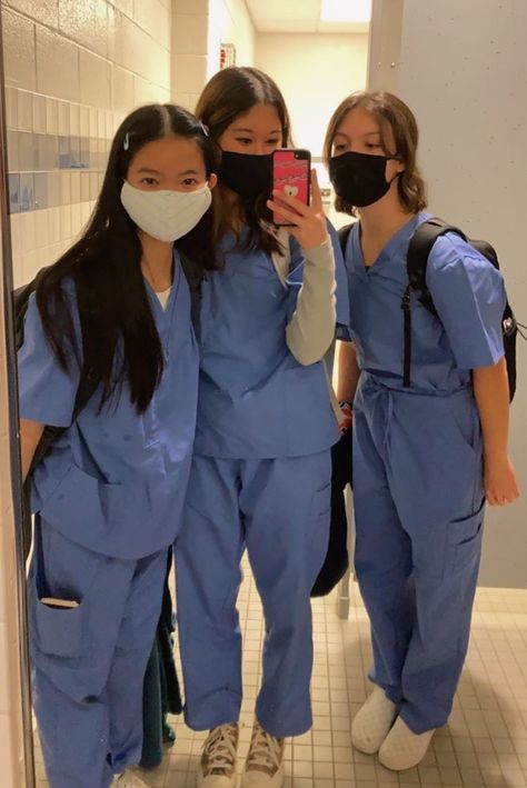 Med School Friends Aesthetic, Surgical Intern Aesthetic, Deliberation Station, Doctor Aesthetic Female Doctor Aesthetic, Medical Professional Outfits, Clinical Aesthetic, Medschool Aesthetic, Medical Friends, Medicine Motivation