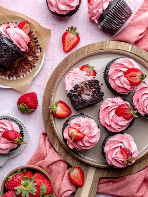 Strawberry Cupcakes Aesthetic, Chocolate Strawberry Cupcake Recipe, Dark Chocolate Strawberry Cupcakes, Strawberrys With Chocolate Aesthetic, Strawberry Chocolate Cake Aesthetic, Chocolate Strawberry Cupcakes, Chocolate Cupcakes Filled, Strawberry Buttercream Frosting, Chocolate Cupcakes Moist