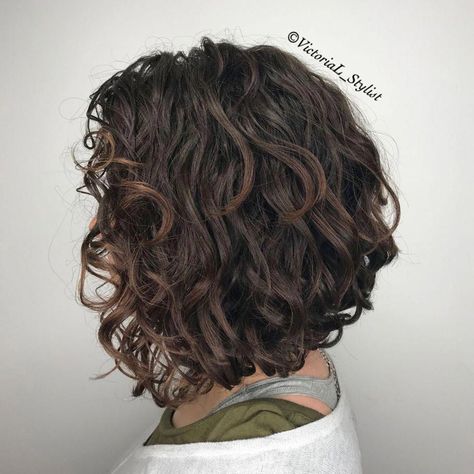 Angled Curly Black Bob With Chocolate Highlights #curlyhairstyles #hairstylesforshortcurlyhair Long Curly Bob, Chocolate Highlights, Wavy Bob Haircuts, Brunette Bob, Black Bob, Curly Hair Photos, Wavy Bob Hairstyles, Haircuts For Curly Hair, Black Curly Hair