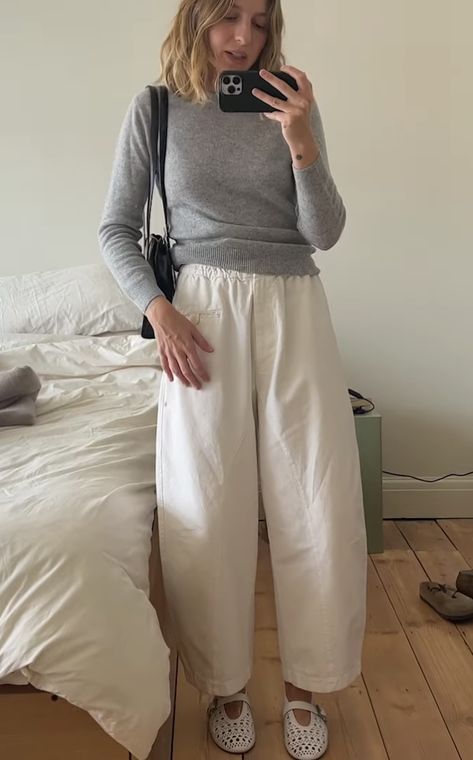 White Balloon Pants Outfit, Balloon Pants Outfit, Vintage Capsule Wardrobe, Brittany Bathgate, Pants Woman, Balloon Pants, Future Outfit, Classic Wardrobe, Spring Summer Outfits