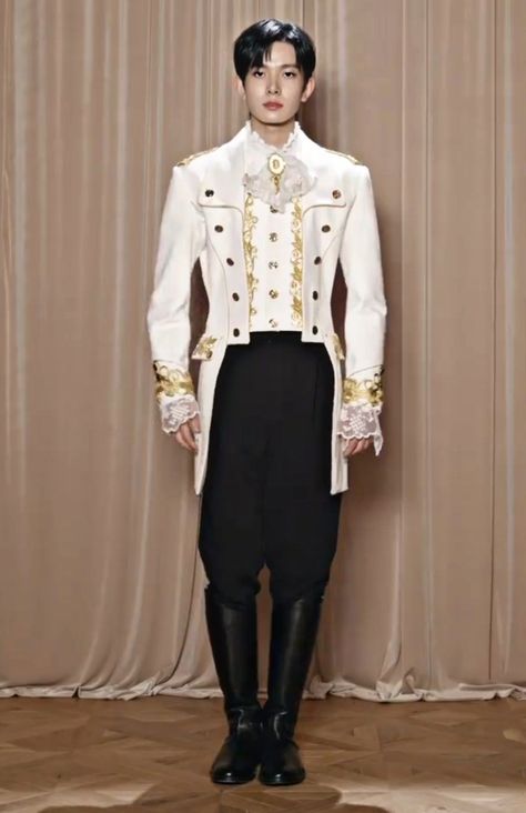 White And Gold Prince Outfit, Heeseung Prince Outfit, Victorian King Clothing, Enhypen Prince Outfit, Royal King Outfit, King Outfit Royal Aesthetic, Prince Aesthetic Outfit, Prince Clothes Royal, Heeseung Border Carnival