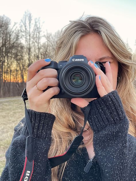 Girl Photographer Aesthetic, Mary Core, Winter List, Basic Room, Rachel Price, Lauren Aesthetic, Daisy Calloway, Girls With Cameras, Photography Student