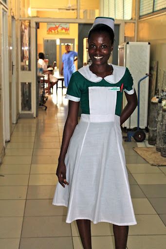 Nurses wear traditional uniforms at Korle Bu Teaching Hospital. Read about the Colorectal Center's 2012 mission:  http://cincinnatichildrensblog.org/category/ghana-2012/ Ghana Nurses Green Uniform, Black Nurses, Male Nurses, Vintage Nursing, Nurse Dress Uniform, Nursing History, 1950 Women, Vintage Medicine, Fashion Work Outfit