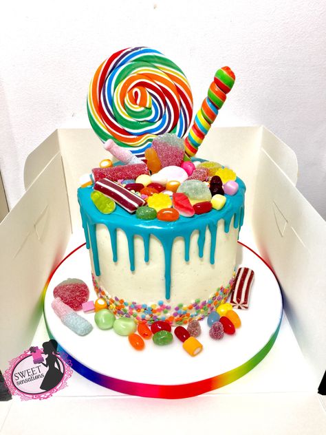 Sweetie drip cake Cake Recipes Chocolate, Sweetie Cake, Lolly Cake, Candyland Cake, Candy Birthday Cakes, Recipes Chocolate, Chocolate Cake Decoration, Candy Cakes, Cake Decorating Ideas