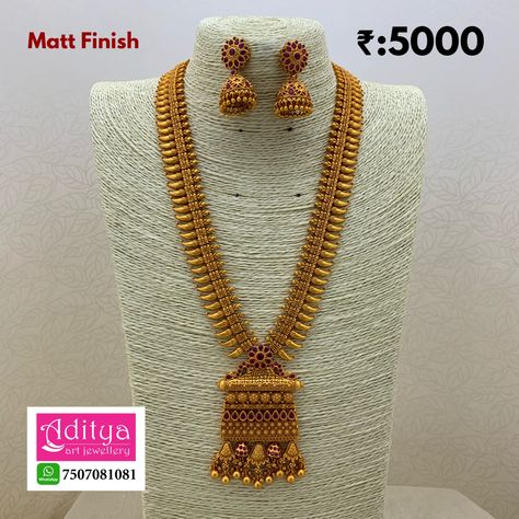 Modern Mangalsutra Designs Simple, Long Necklace Gold Indian, Long Haram Gold Jewellery Designs, Gold Haram Designs, Long Necklace Gold, Haram Designs, Long Haram, Neck Pieces Jewelry, Gold Jewelry Outfits