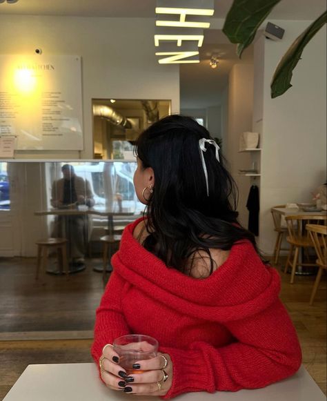 Off Shoulder Top Outfit, Apre Ski, Off The Shoulder Top Outfit, Shoulder Tops Outfit, Looks Pinterest, Top Outfit, Off Shoulder Sweater, Off Shoulder Top, Rainy Day Outfit