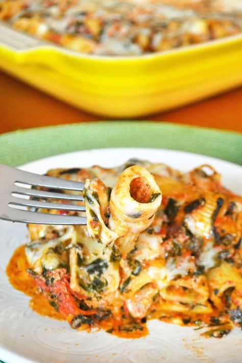 Baked Spinach Rigatoni is full of cheesy pasta goodness. It'll be a family favorite! Rigatoni With Sausage And Spinach, Rigatoni Baked Pasta With Ricotta, Spinach Rigatoni Bake, Best Baked Rigatoni Recipe, Easy Baked Rigatoni, Pepperoni Recipes, Rigatoni Recipes, Spinach Bake, Baked Rigatoni