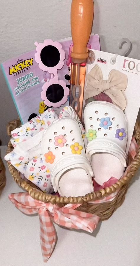 Gift Basket For Kids Girl, Easter Basket 3 Year Girl, Easter Basket For Toddler Girl, First Birthday Gift Basket, Toddler Gift Basket, Baby Easter Basket Ideas, Toddler Girl Easter Basket, Gift Baskets For Kids, Family Easter Basket