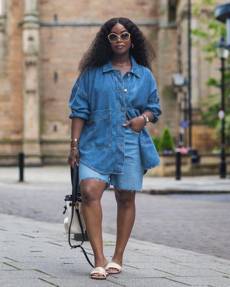 Style A Denim Dress, Looks Total Jeans, Dress Code Outfits, Summer City Outfits, Outfits Night Out, Denim Street Style, Dress Code Casual, African Fashion Modern, High Fashion Outfits