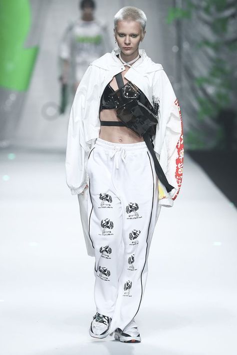 Mizuhara Kiko, Asian Streetwear, Cyberpunk Fashion, Futuristic Fashion, Fashion Show Images, Tech Fashion, Live Fashion, Summer 2019, Character Outfits