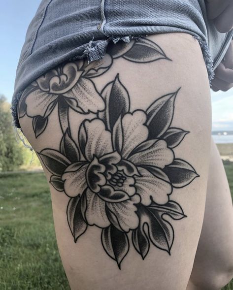 Traditional Flower Chest Tattoo Female, Old School Hip Tattoo, Traditional Hip Tattoos Women, Trad Thigh Tattoo, Neo American Traditional Tattoo, Salad Tattoo, Traditional Hip Tattoo, Women’s Hip Tattoo, Thigh Tattoos Women Traditional