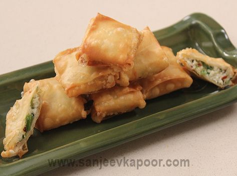 Jain Paneer Chilli Parcel Jain Snacks Recipes, Party Food Sweet, Jain Food, Garlic Food, Exotic Recipes, Desi Khana, Jain Recipes, Samosa Recipe, Paneer Recipe