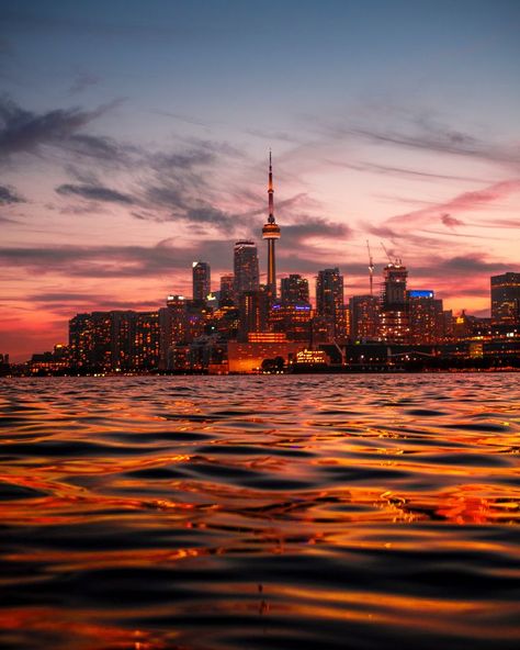 Beautiful sunset picture that you can use as your phone wallpaper. Skyline Pictures, Toronto Sunset, Motivation Vision Board, Beautiful Sunset Pictures, Coastal Grandmother Aesthetic, Grandmother Aesthetic, Canada City, About Canada, Happy Canada Day