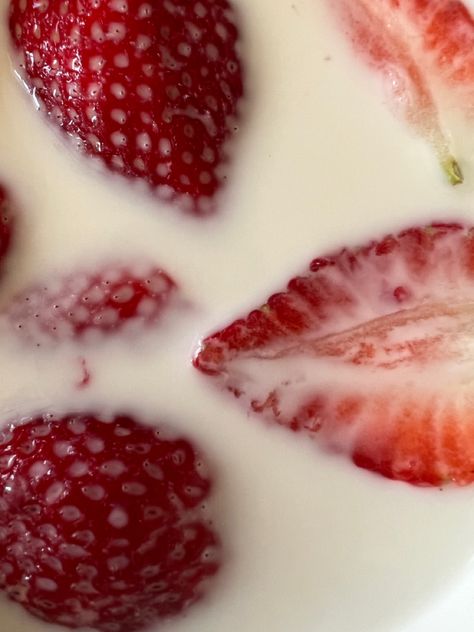 Strawberry Milk Aesthetic, Milk And Strawberry, Baby Puffs, Milk Man, Forest Fruits, White Strawberry, Fruit Picture, Strawberry Topping, Strawberry Dip