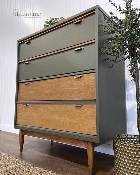 From paint disaster to Mid-Century Modern dream ✨ Swipe to witness the remarkable transformation of this MCM dresser! Painted in Oakmoss by @melangepaints Stained in @generalfinishes Antique Oak ✨ Use CODE FLIPPINTIME10 for 10% OFF your Melange orders ✨ #melangepaints #zibraweeklypick #ipainteditpretty #furnitureflip #furnitureupcycle #paintedfurniture #itsaboutflippintime #zibradrama #furnituremakeover #grandforksfurnitureflippin #FurnitureRescue #BeforeAndAfter Reed Furniture, Mid Century Modern Dresser Makeover, Mcm Dresser, Diy Mid Century Modern, Diy Mid Century, Dresser Refinish, Dresser Painted, Refinishing Furniture Diy, Upscale Furniture