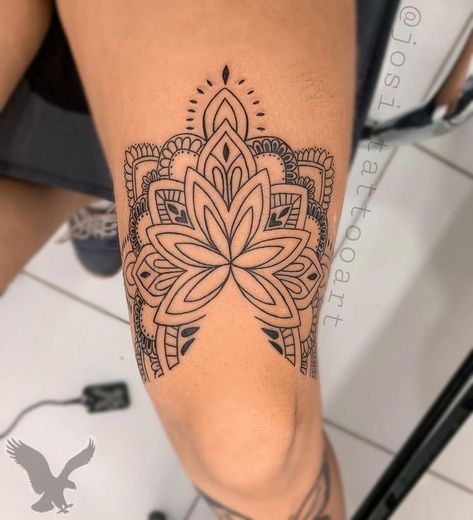 Tattoo Ideas Thigh, Front Thigh Tattoos, Above Knee Tattoo, Easy Tattoo, Heart Tattoos, Body Tattoo, Leg Tattoos Women, Arm Band Tattoo, Floral Tattoo Design