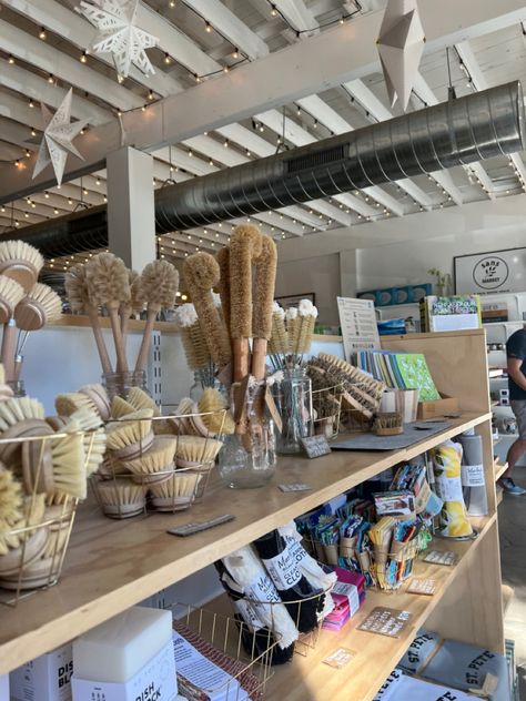 Health Food Store Aesthetic, Zero Waste Business, Zero Waste Grocery Store Design, Zero Waste Grocery Shopping, Zero Waste Living Aesthetic, Health Food Store Design, Zero Waste Store Design, Eco Friendly Aesthetic, Aesthetic Grocery Store