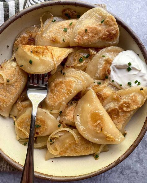 Vegan Potato & Cheese Pierogi - Good Old Vegan Vegan Potato Cheese, Vegan Potato Pancakes, Polish Dumplings, Vegan Potato Recipes, Potato Cheese, Vegan Beef, Cheesy Mashed Potatoes, Vegan Cheddar, Jewish Food