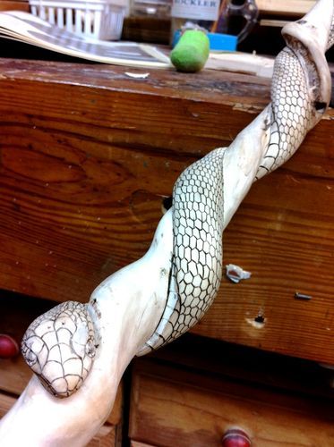 Snake Staff, Snake Stick, Snake Wood, Drawing Wood, Handmade Walking Sticks, Hand Carved Walking Sticks, Snake Drawing, Tools Drawing, Wood Carving Tools Knives