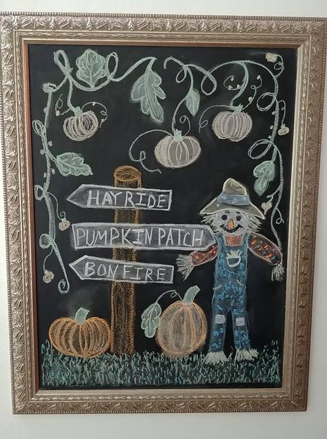 Fall Chalkboards Ideas Chalk Art, Chalk Scarecrow, Pumpkin Patch Chalkboard Ideas, Autumn Blackboard Chalk Art, Scarecrow Chalkboard Art, Fall Blackboard Ideas, Chalkboard Art Classroom, Chalkboard Drawing Ideas, Fall Chalk Art