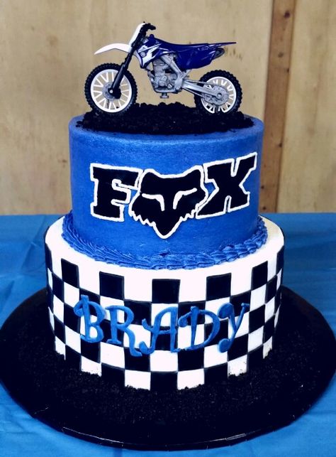 Dirt Bike cake #fox Dirtbike Birthday Party, Motocross Cake, Dirt Bike Cake, Bolo Motocross, Motorcycle Birthday Cakes, Motocross Birthday, Motorbike Cake, Bike Cake, Bike Birthday Parties