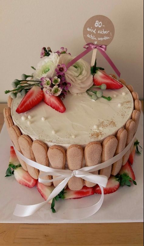 Love the idea of using Ladyfinger as cake coating! Cake With Ladyfingers, Lady Finger Cake, Ladyfingers Cake, Finger Cake, Bow Cakes, Lady Fingers, Simple Birthday Cake, Fruit Cake, Cake Decoration