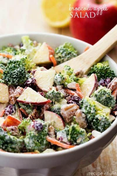 BROCCOLI APPLE SALAD Broccoli Apple Salad, Creamy Lemon Dressing, Salad Coleslaw, Salad Kale, Apple Salad Recipes, Resep Salad, Broccoli Salad Recipe, Shredded Carrots, Creamy Dressing