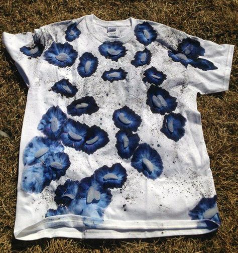 … Bleach Spray Shirt, Ice Cube Painting, Bleach Spray, Dye Projects, Shibori Dyeing, Ice Painting, Tie Dye Hair, Dyeing Fabric, Ice Tie Dye