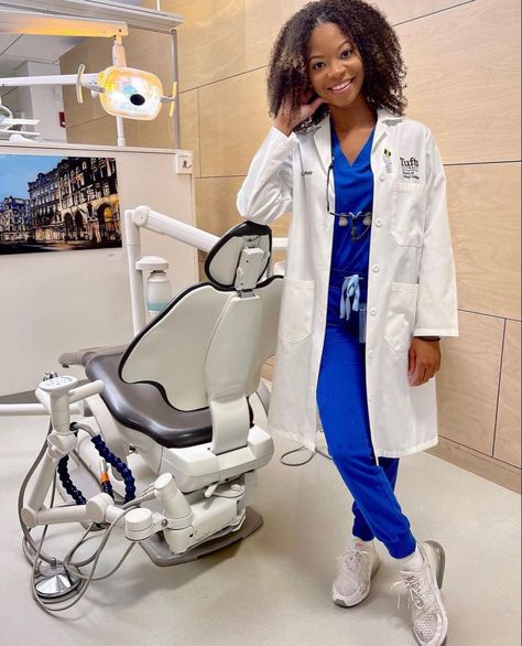 Black Dentist Aesthetic, Black Dentist, Dental Hygiene Photo Shoot, Dentist Black Women, Black Dental Hygienist Aesthetic, Dental Hygienist Black Women, Dental Assistant Graduation Pictures, Woman Dentist, Dentist Woman