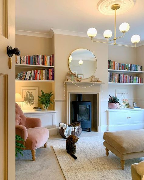 Pastel Interiors, Victorian Living Room, Living Room Renovation, Cottage Living Rooms, Cosy Living Room, Hello Monday, Cottage Living, Decor Home Living Room, Living Room Inspo