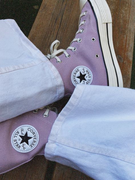 Converse Lila, Lilac Converse Outfit, Purple Converse Aesthetic, Purple Shoes Aesthetic, Violet Converse, Converse Lilac, Lilac Converse, Lavender Converse, Chuck Taylors Outfit