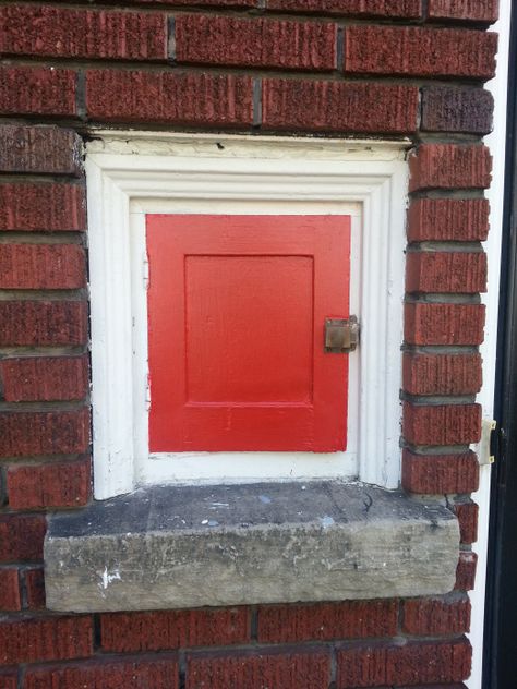 old milk door Milk Door On House, Vintage Half Door, Small Door, House Outdoor, Pie Safe, Transom Windows, Dutch Door, Old Home, Butler Pantry