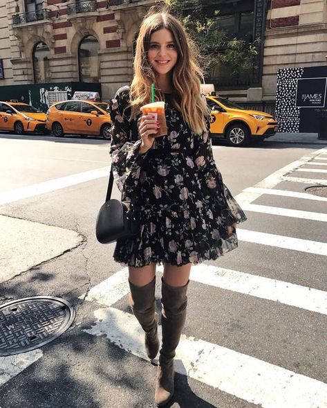 Cómo usar botas arriba de la rodilla con estilo  – Fashion and Macarons Ulla Johnson Dress, Mode Boho, Outfit Trends, Looks Chic, It's Fall, Outfits Casuales, Dress With Boots, Look Fashion, Autumn Winter Fashion