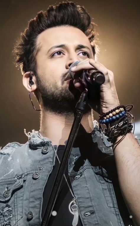 Atif Aslam Wallpapers, Atif Aslam Pics, Atif Aslam Hd Photos, Atif Aslam Aesthetic, Holi Photo, Cartoon Songs, Best Song Lines, Atif Aslam, Portraiture Drawing