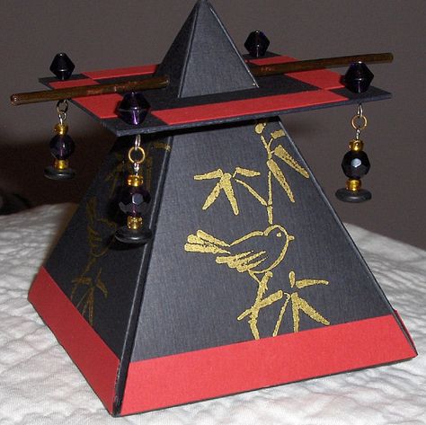 Scrapbooking Box, Black Alcohol Ink, Pyramid Box, Asian Crafts, Asian Cards, Japanese Lanterns, Instruções Origami, Explosion Box, Handmade Box