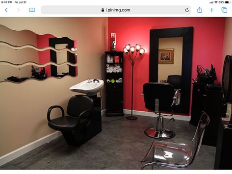 Small Beauty Salon Ideas, Small Salon Designs, Small Hair Salon, Parlour Design, Small Salon, Salon Design Ideas, Home Hair Salons, Home Beauty Salon, Hair Salon Design