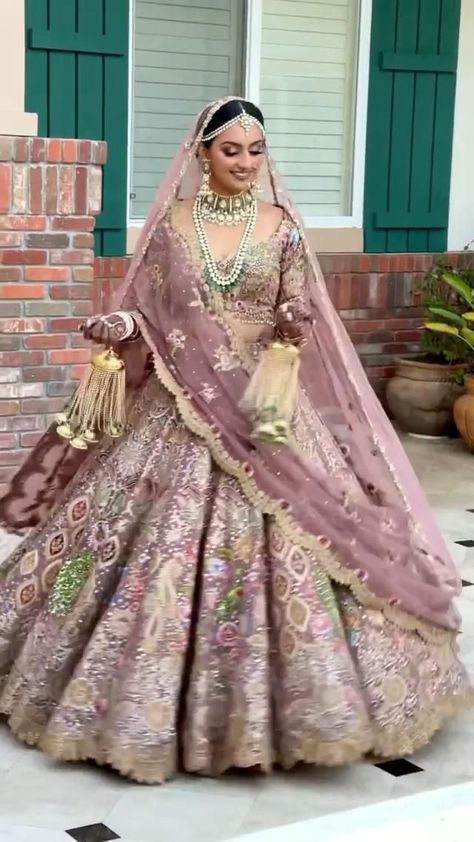 Wedding Reel, Lavender Lehenga, Wedding Dresses Ideas, Indian Bridesmaid Dresses, Latest Bridal Lehenga, Wedding Lehenga Designs, Looks Jeans, Reel Ideas, Outfits Wedding