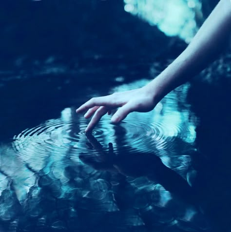 Water element #watermagick Something In The Water, Slytherin Aesthetic, Lake Sunset, Water Element, Beltane, Psalm 23, Story Inspiration, 영감을 주는 캐릭터, Dragon Age