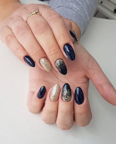 Navy Nail Art Ideas, Nail Art Biru Navy, Nail Art Dark Blue, Nail Art Navy Blue, Nail Art Navy, Decor Lamaran, Navy Nails Design, Navy Nail Art, Natural Gel Nails