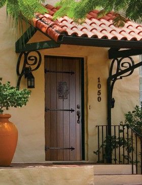 Round Room, Door Overhang, Exterior Door Designs, Covered Entry, Traditional Front Doors, Exterior Drawing, Prehung Doors, Casa Country, Door Canopy