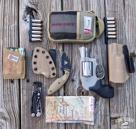 EDC addicted (@EDC_addicted) on X Apocalypse Survival Gear, Edc Carry, Tactical Life, Edc Gadgets, Edc Tactical, Military Gear Tactical, Tac Gear, Tactical Gear Loadout, Combat Gear